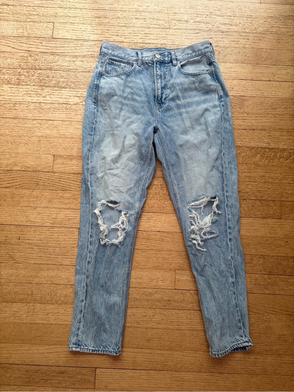 American Eagle Outfitters Light Wash Distressed Boyfriend Jeans